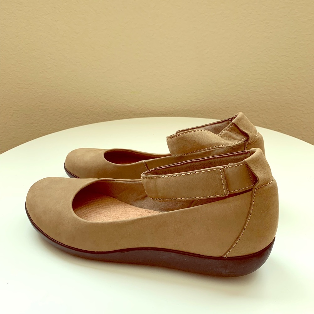 Tan Clarks Medora Nina Shoes Size 10